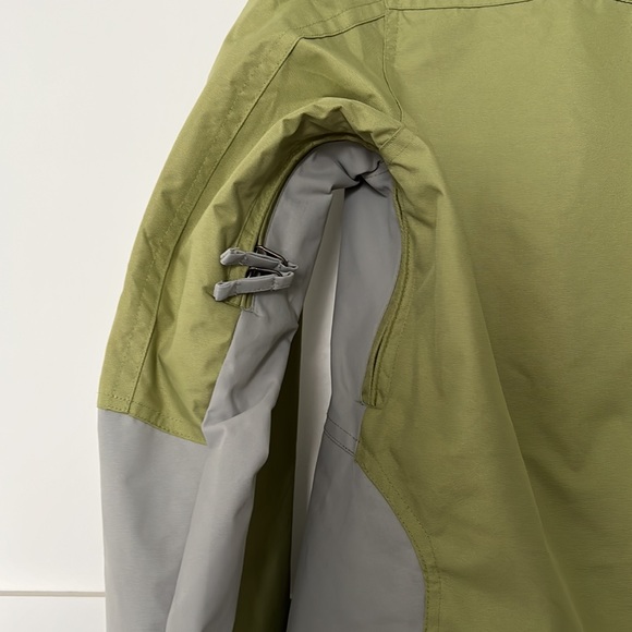 North Face Summit Series Women’s Full-Zip Ski or Snow Jacket - Picture 6 of 8